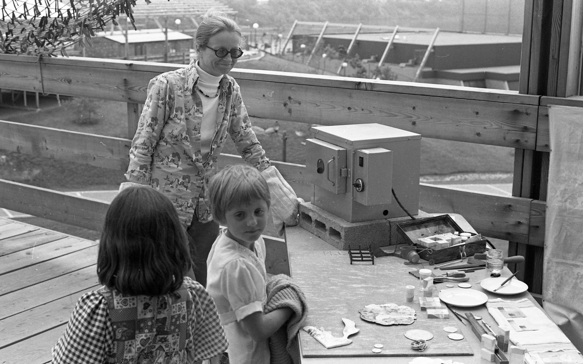 Priscilla Bowen teaching children at Artpark 1976